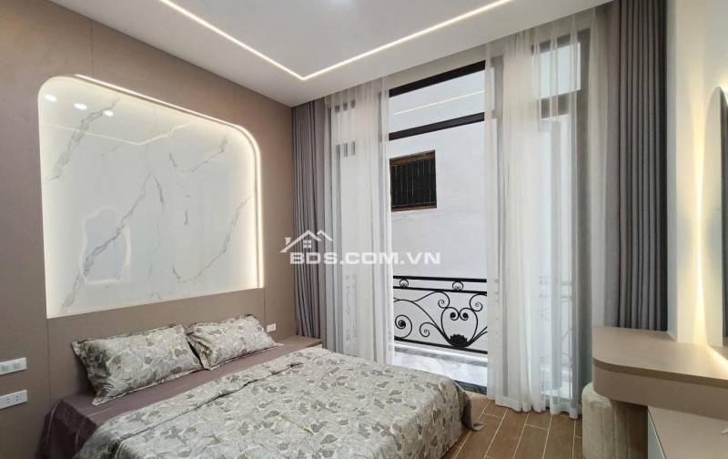 Bán Nhà Phố Chùa Láng - 2 Thoáng - Ở Ngay - Full Nội Thất - 46m, 4Tầng - Chỉ 10.9 Tỷ.