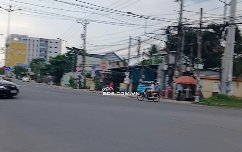 Lô đất  hiếm, MẶT TIỀN NGUYỆN TRUNG TRỰC, Sát QUÃNG TRƯỜNG.