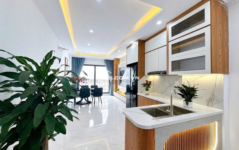 Nhỉnh 8 Tỷ -  Víp Quận Hoàng Mai - Thang Máy - Full Nội Thất - Gần Phố - 35m, 6 Tầng.