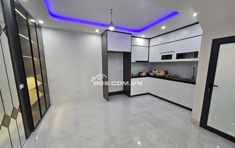 Hiếm ! Nhỉnh 9 Tỷ - Trung Tâm Quận Đống Đa - Gần Phố - Full Nội Thất - 51m, 4 Tầng.
