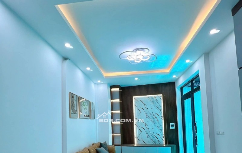 Nhà Đẹp Chợ Khâm Thiên, Đống Đa 39m, 5 tầng, mt 3,5m, giá 7.65 tỷ.