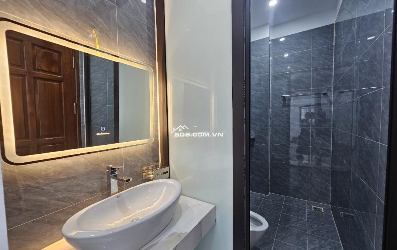 NHÀ MỚI TINH – 6 TẦNG, THANG MÁY HIỆN ĐẠI TẠI TRUNG TÂM THẠCH BÀN - GIÁ NHỈNH 8 TỶ!