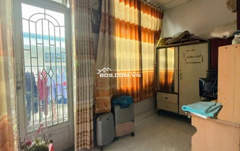 Nhà 2 lầu Đúc Kiên Cố , DT 63m2 - 3PN, 2WC, DT: ( 5m x 12,5m ) .Đường Nguyễn Thị Đặng Phường Tân Thới Hiệp - Q12