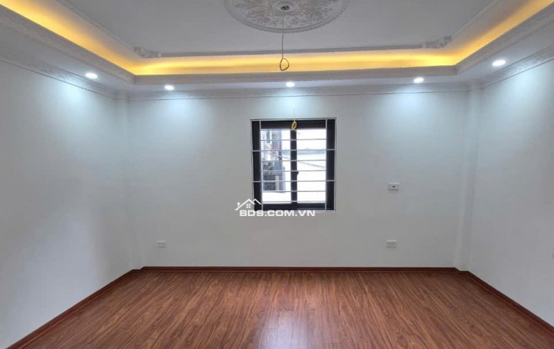 chỉ nhỉnh 5 tỷ (CTL) có nhà gần thị trấn văn điển, thanh trì,40m*5 tầng, full công năng.