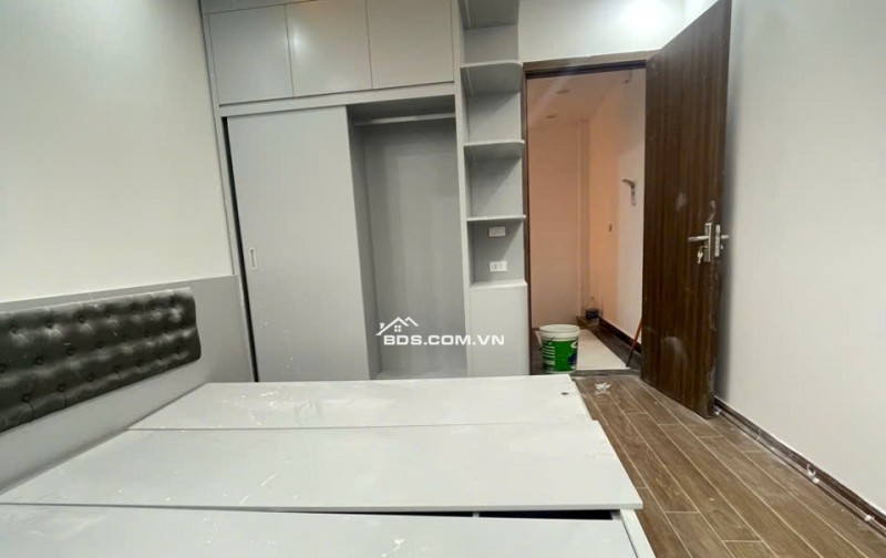 Bán nhà  ngũ hiệp, Thanh Trì,5 tầng ,mới koong, ô tô đỗ cửa,kinh doanh nhỏ chỉ nhỉnh 5đ