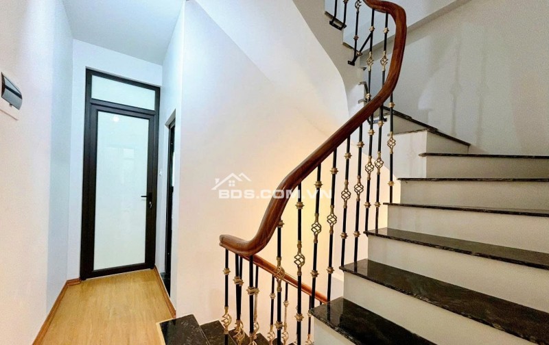 Bán Nhà Phố Chùa Láng - 2 Thoáng - Ở Ngay - Full Nội Thất - 46m, 4Tầng - Chỉ 10.9 Tỷ.