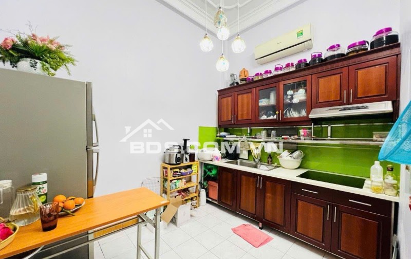 Bán Nhà Hào Nam, Đống Đa - Oto - Kinh Doanh - 42m, 4Tầng - Chỉ 15.6 Tỷ.