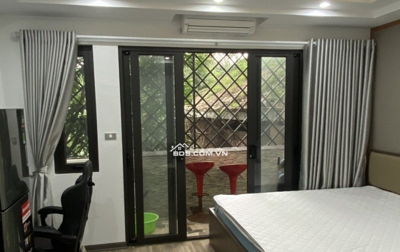 Cho thuê Căn hộ dịch vụ giá rẻ View hồ tại Ngõ 193 Phố Trích Sài, Tây Hồ. Chỉ 6.5tr