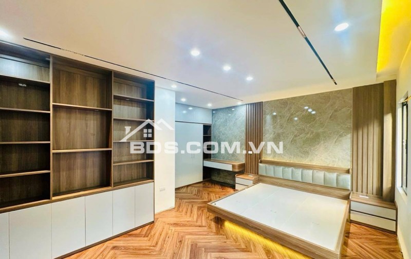 Nhà Đẹp 15m Ra Phố, Thang Máy, Tôn Đức Thắng, Đống Đa 35m, 7 tầng, mt 6.8m, giá 13.4 tỷ