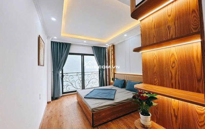 Nhỉnh 8 Tỷ -  Víp Quận Hoàng Mai - Thang Máy - Full Nội Thất - Gần Phố - 35m, 6 Tầng.
