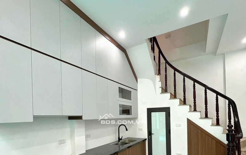 Nhà Đẹp Chợ Khâm Thiên, Đống Đa 39m, 5 tầng, mt 3,5m, giá 7.65 tỷ.