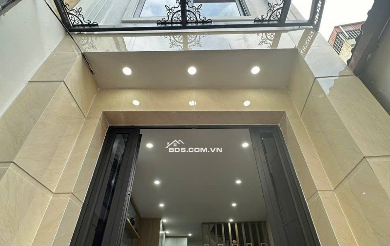 Bán nhà Định Công, 34m2, MT 3.7m, ngõ ô tô tránh đỗ ngày đêm, giá 6,1 tỷ