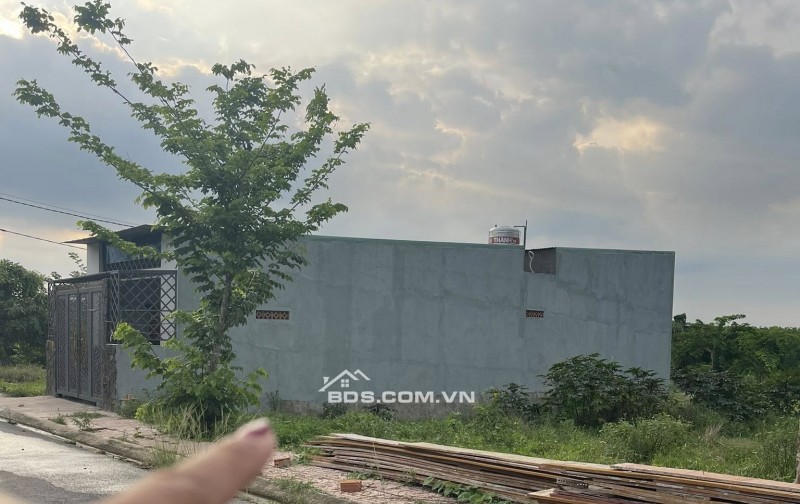 Cần bán gấp lô đất sổ riêng thổ cư 5*33 cạnh trường Trịnh Hoài Đức