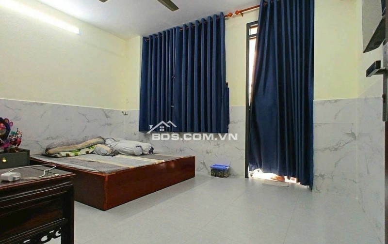 Nhà cần bán gấp giá 1ty170tr Sổ hồng riêng 100% mua bán công chứng nhanh trong ngày. DT 90m2 hoàn công 130m2,toạ lạc Xã Tân Túc,Huyện Bình Chánh HCM