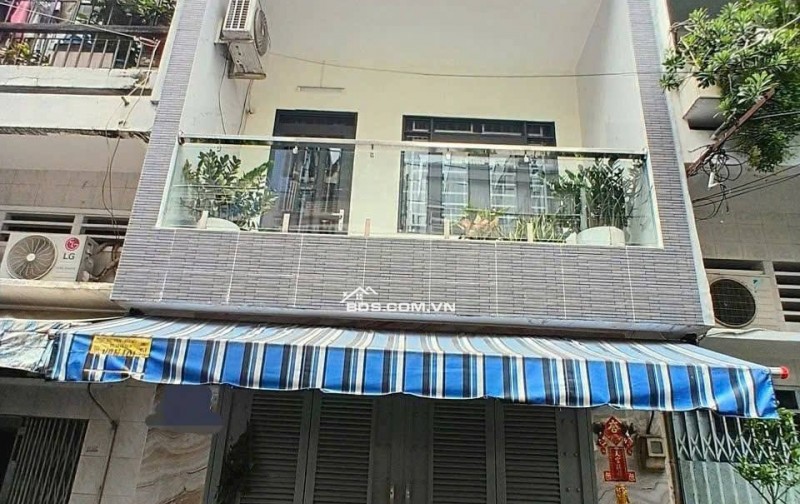 Nhà cần bán gấp giá 1ty170tr Sổ hồng riêng 100% mua bán công chứng nhanh trong ngày. DT 90m2 hoàn công 130m2,toạ lạc Xã Tân Túc,Huyện Bình Chánh HCM