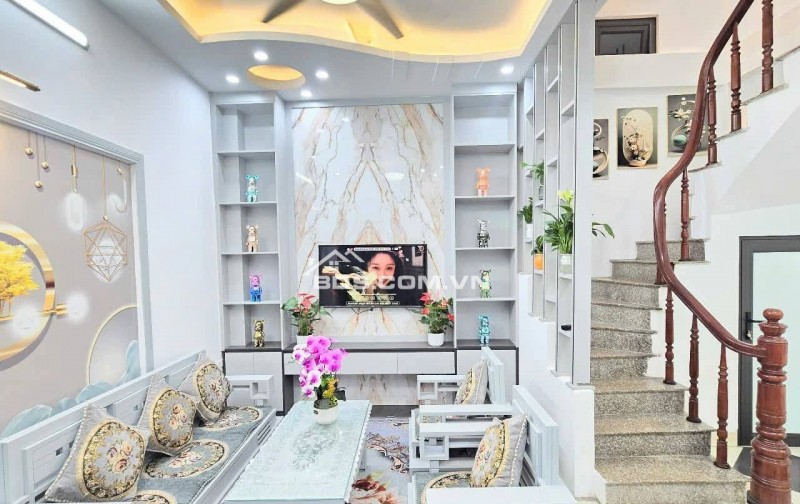 Nhà Đẹp Gần Đường Ô Tô, Đường Hoàng Mai 28/30m, 5 tầng, mt 5m, giá 6.68 tỷ