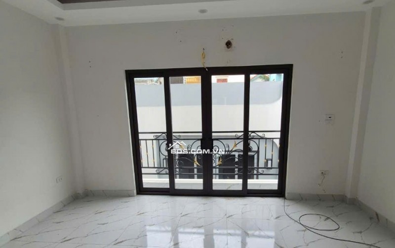 chỉ nhỉnh 5 tỷ (CTL) có nhà gần thị trấn văn điển, thanh trì,40m*5 tầng, full công năng.