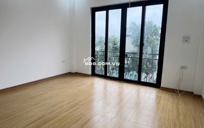 Bán Nhà Ngọc Hồi,Thanh trì, 6,15 tỷ, 40m2, 5PN, 4WC, lô góc,ô tô ngủ trong nhà,Pháp lý đầy đủ,
