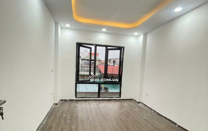 Bán nhà  ngũ hiệp, Thanh Trì,5 tầng ,mới koong, ô tô đỗ cửa,kinh doanh nhỏ chỉ nhỉnh 5đ