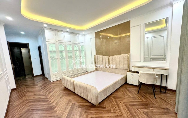 Nhà Đẹp Ngõ Ô Tô Võ Thị Sáu, Hai Bà Trưng 40m, 7 tầng, mt 4m, giá 17.8 tỷ