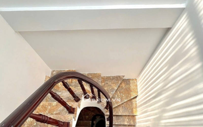 Nhà Đẹp Chợ Khâm Thiên, Đống Đa 39m, 5 tầng, mt 3,5m, giá 7.65 tỷ.