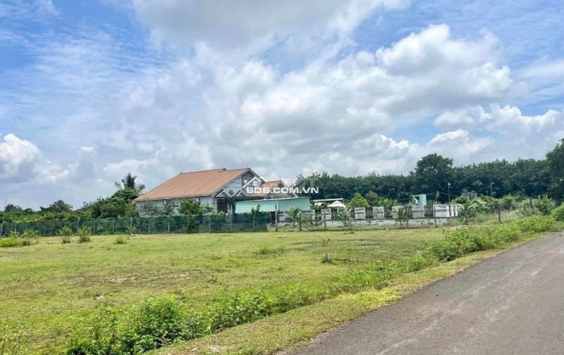 BÁN GẤP 4 LÔ 20X40=800M2 SHT, THỔ CƯ, NGAY THỊ XÃ, DÂN ĐUNG GIÁ 195 TRIỆU