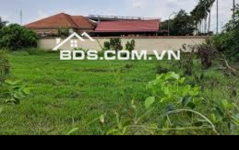 Bán rất gấp Lô đất tại mặt tiền đường Phú Thuận- thuộc xã Phú Mỹ Hưng, huyện Củ Chi, thành phố Hồ Chí Minh .