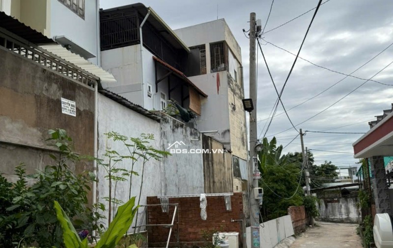 BÁN NHÀ CẤP 4 NGAY TRUNG TÂM TRƯỜNG THỌ, THỦ ĐỨC. DT 70,1M2 SHR 4.9 TỶ. LH:0329456579.
