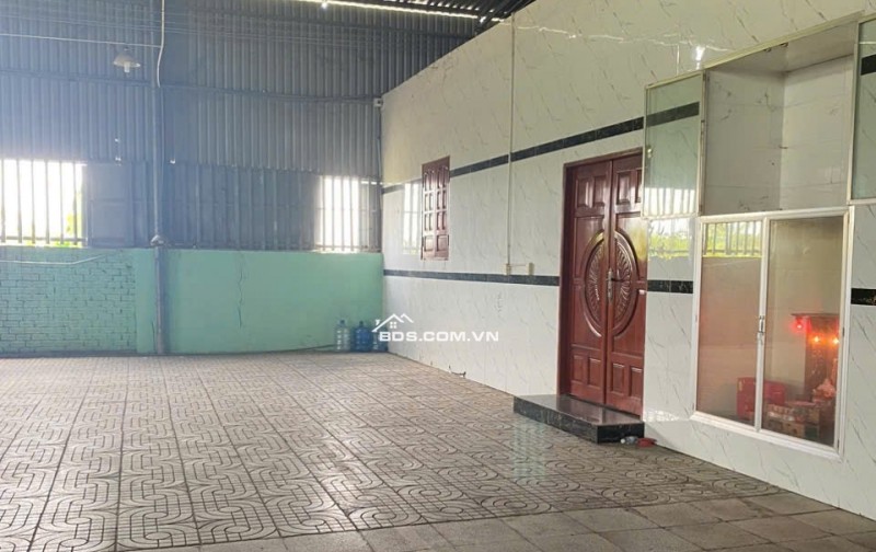 BÁN NHÀ XƯỞNG MẶT TIỀN TỈNH LỘ DT879, 2300M2 SẴN SHR CHỈ 20 TỶ. LH:0938898920 – 0938702006.