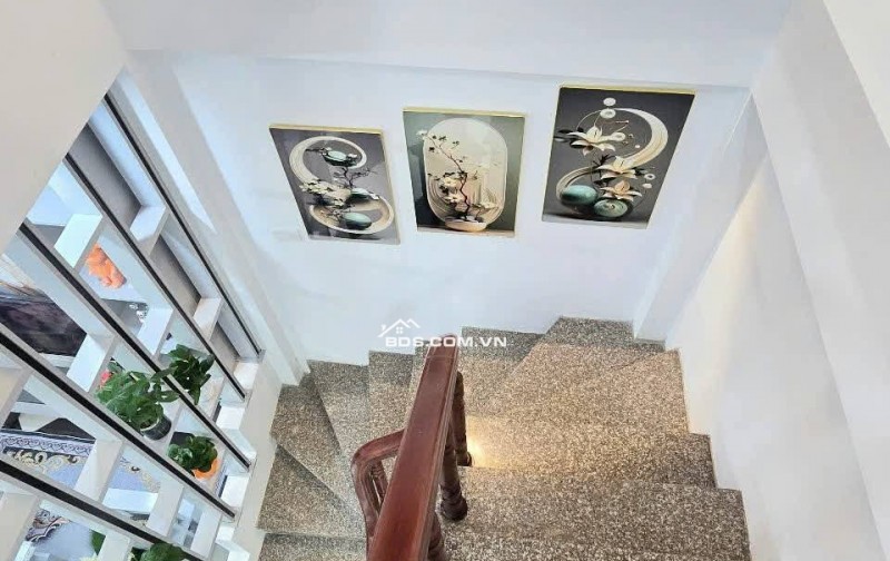 Nhà Đẹp Gần Đường Ô Tô, Đường Hoàng Mai 28/30m, 5 tầng, mt 5m, giá 6.68 tỷ