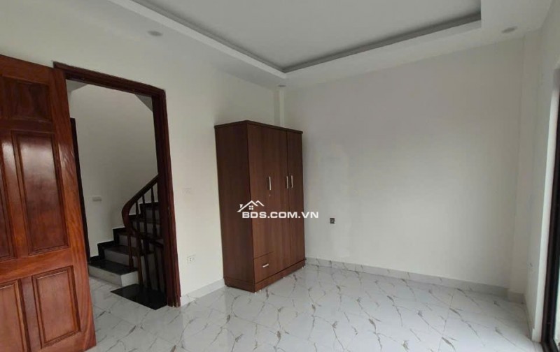 chỉ nhỉnh 5 tỷ (CTL) có nhà gần thị trấn văn điển, thanh trì,40m*5 tầng, full công năng.