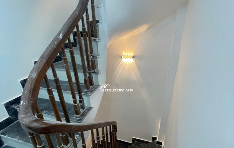 Bán nhà  ngũ hiệp, Thanh Trì,5 tầng ,mới koong, ô tô đỗ cửa,kinh doanh nhỏ chỉ nhỉnh 5đ