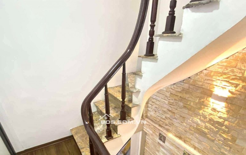 Nhà Đẹp Ở Luôn Đường Hoàng Mai 26m, 5 tầng, mt 5.2m, giá 5.36 tỷ.