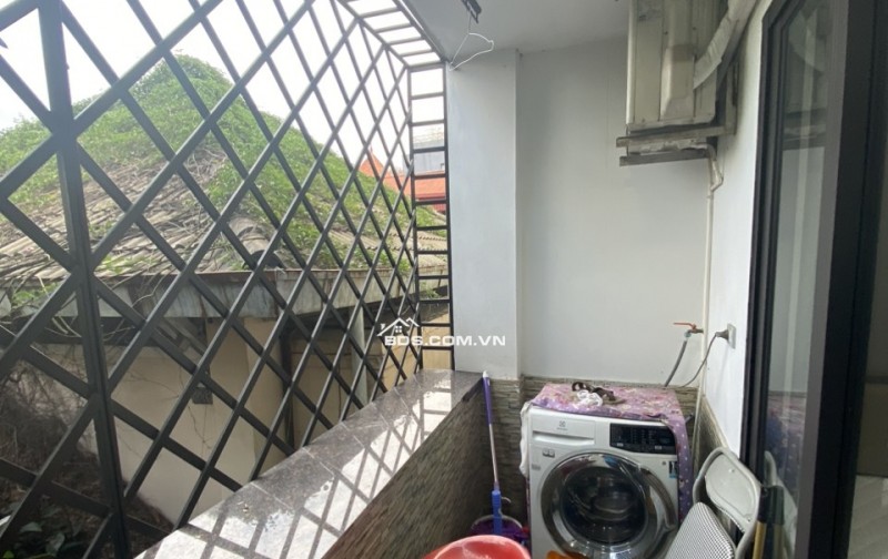 Cho thuê Căn hộ dịch vụ giá rẻ View hồ tại Ngõ 193 Phố Trích Sài, Tây Hồ. Chỉ 6.5tr
