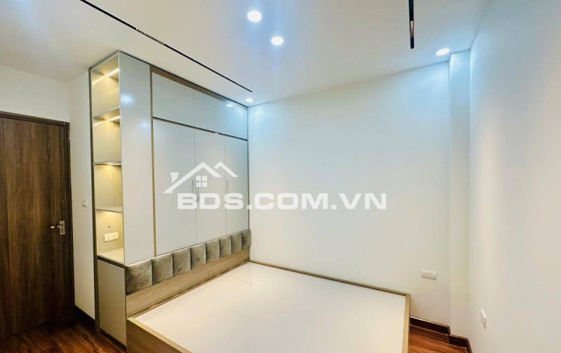 Nhà Đẹp 15m Ra Phố, Thang Máy, Tôn Đức Thắng, Đống Đa 35m, 7 tầng, mt 6.8m, giá 13.4 tỷ