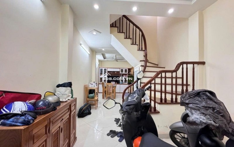 Bán Nhà Pháo Đài Láng, Đống Đa - Gần Phố - Oto - 42m, 5 Tầng. Nhỉnh 10 Tỷ.