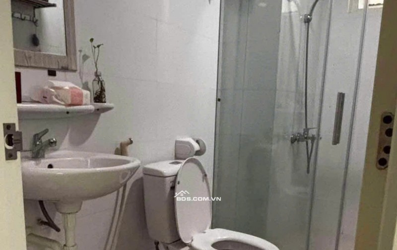 12tr/tháng, Chung cư Miếu Nổi, Vũ Huy Tân, BT: 72m2, 2p ngủ NTCB, 12tr/th