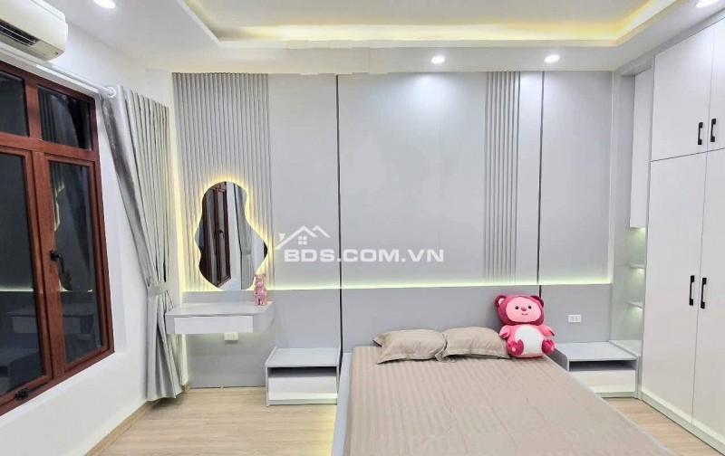 Nhà Đẹp Gần Đường Ô Tô, Đường Hoàng Mai 28/30m, 5 tầng, mt 5m, giá 6.68 tỷ