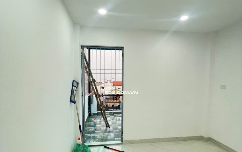 Bán nhà  ngũ hiệp, Thanh Trì,5 tầng ,mới koong, ô tô đỗ cửa,kinh doanh nhỏ chỉ nhỉnh 5đ