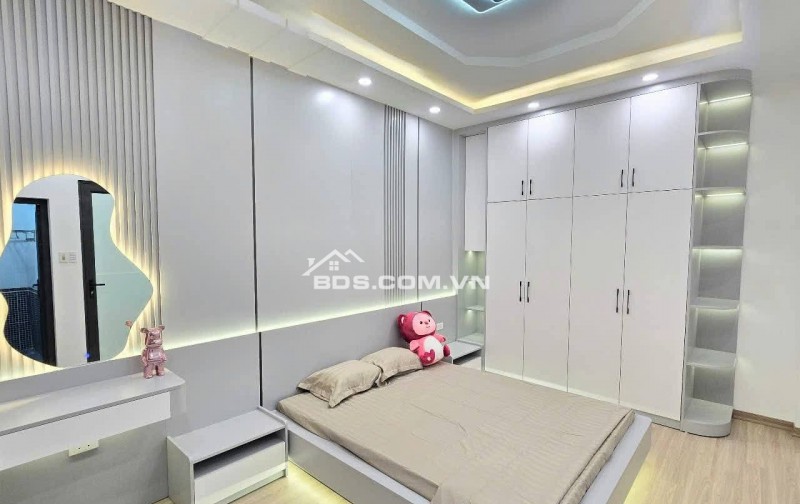 Nhà Đẹp Gần Đường Ô Tô, Đường Hoàng Mai 28/30m, 5 tầng, mt 5m, giá 6.68 tỷ