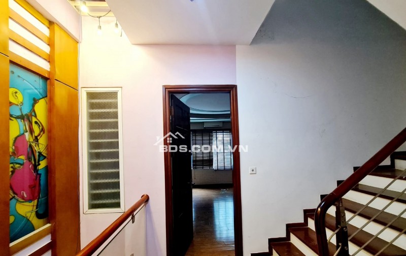 Nhà Đẹp Phố VIP Nguyên Hồng, Đống Đa 45m, 6 tầng, mt 5m, giá 33 tỷ