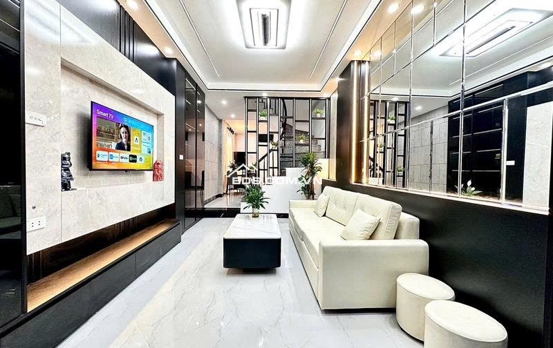 Bán Nhà Kim Giang, Thanh Xuân - Oto - Gần Phố -  Full Nội Thất - 40m, 5 Tầng.