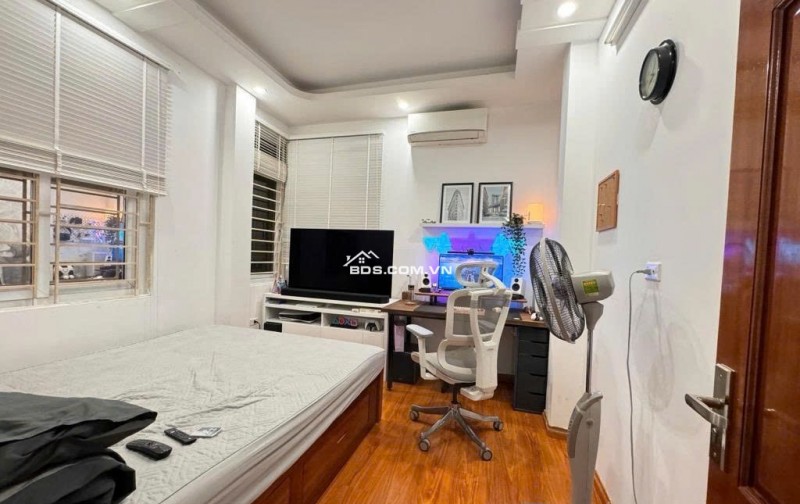 Bán Nhà Pháo Đài Láng, Đống Đa - Gần Phố - Oto - 42m, 5 Tầng. Nhỉnh 10 Tỷ.