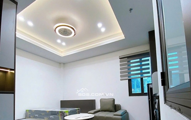 Nhà Đẹp Dòng Tiền, Đường Hoàng Mai 50m, 7 tầng, mt 4.3m, giá 14.8 tỷ.