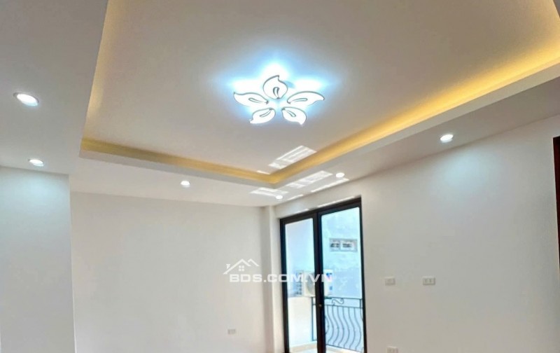 Nhà Đẹp Chợ Khâm Thiên, Đống Đa 39m, 5 tầng, mt 3,5m, giá 7.65 tỷ.