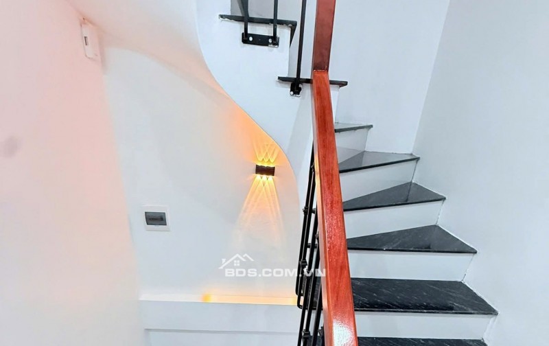 Nhà Đẹp, Ngõ Hoà Bình 7, Hai Bà Trưng 40m, 4 tầng, mt 3.3m, giá 9.5 tỷ