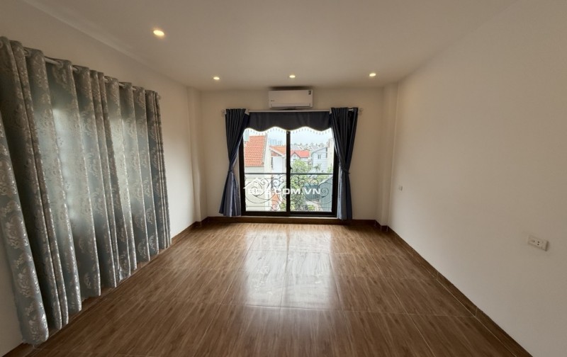  NHÀ LÔ GÓC 5 TẦNG - Ô TÔ ĐỖ CỬA - TRUNG TÂM PHƯỜNG THẠCH BÀN - GIÁ TỐT 5.2 TỶ!