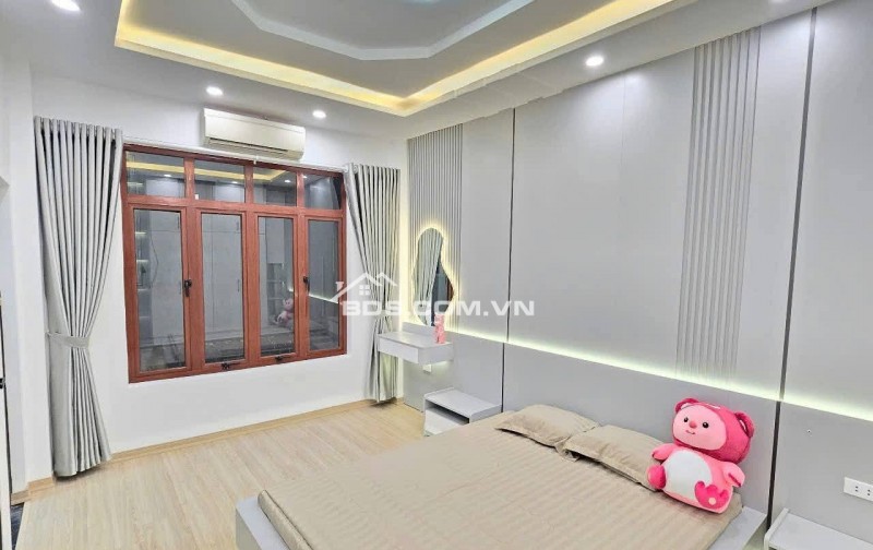 Nhà Đẹp Gần Đường Ô Tô, Đường Hoàng Mai 28/30m, 5 tầng, mt 5m, giá 6.68 tỷ