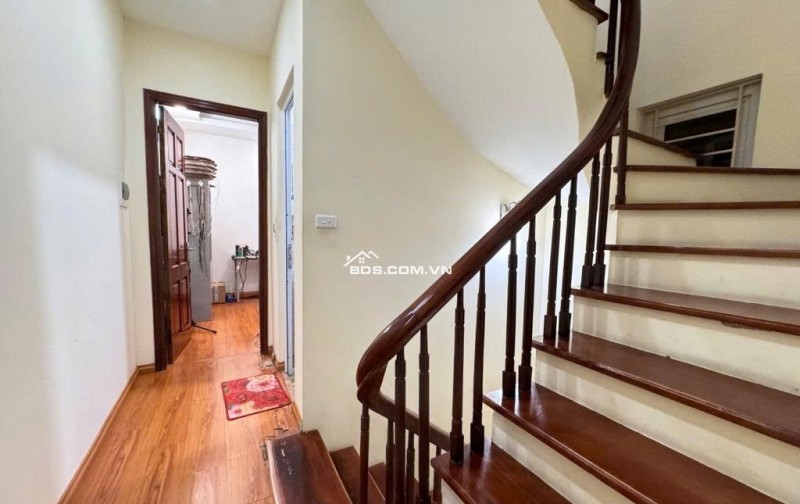 Bán Nhà Pháo Đài Láng, Đống Đa - Gần Phố - Oto - 42m, 5 Tầng. Nhỉnh 10 Tỷ.
