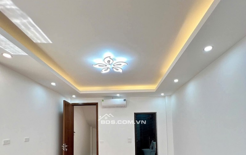 Nhà Đẹp Chợ Khâm Thiên, Đống Đa 39m, 5 tầng, mt 3,5m, giá 7.65 tỷ.